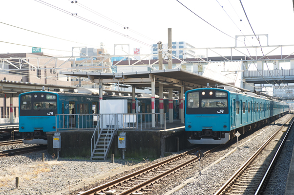 蘇我駅に2本並んだ201系