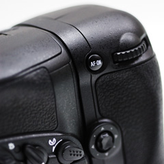 マップカメラ情報】Nikon D300をパワーアップするアイテム MB-D10 | THE MAP TIMES