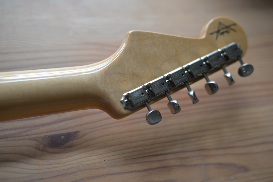 Fender STRATOCASTER