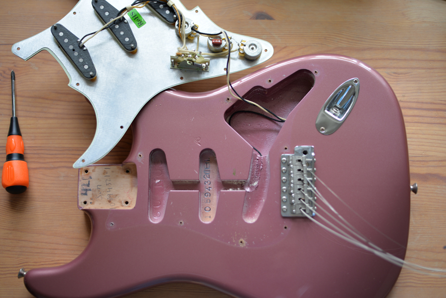 Fender STRATOCASTER