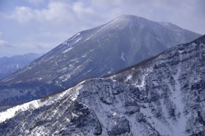 男体山