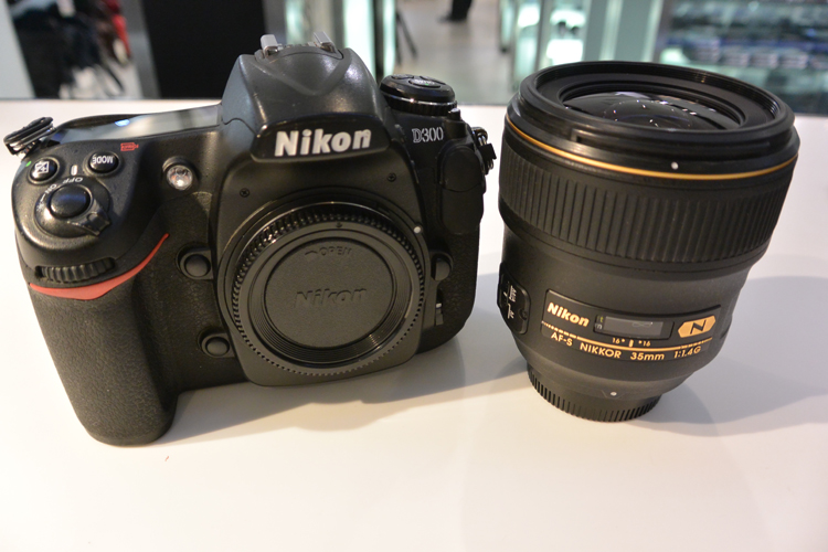 Nikon (ニコン) D300ボディ+Nikon (ニコン) AF-S NIKKOR 35mm F1.4G