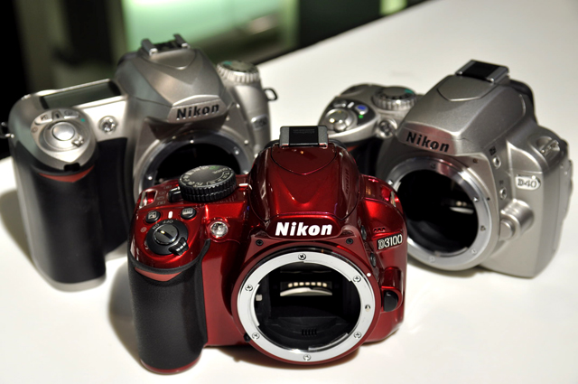 マップカメラ情報】【Nikon ニコニコ ニュース！！】D3100レッドモデル
