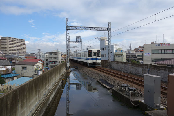 大師前駅進入