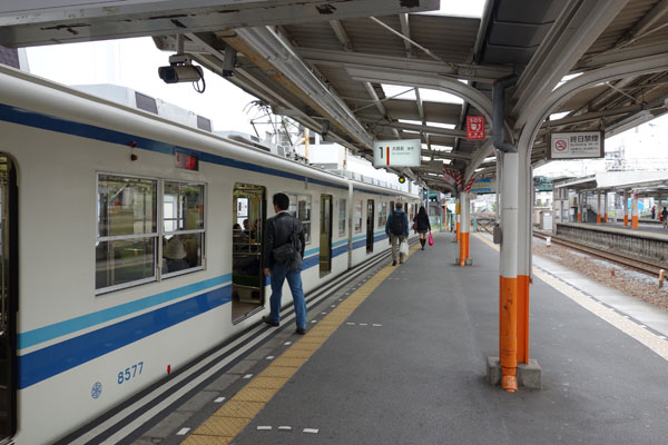 西新井駅大師線ホーム