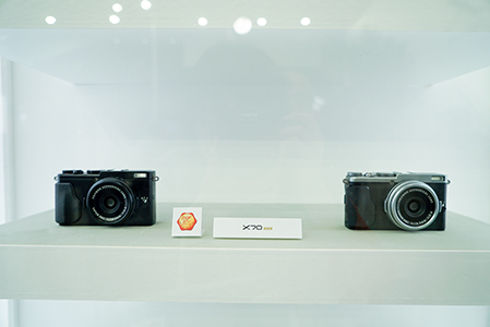 FUJIFILM X70