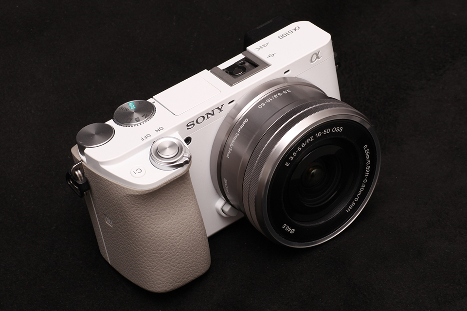 SONY α6100